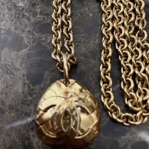Chanel Vintage 24k plated 94P necklace